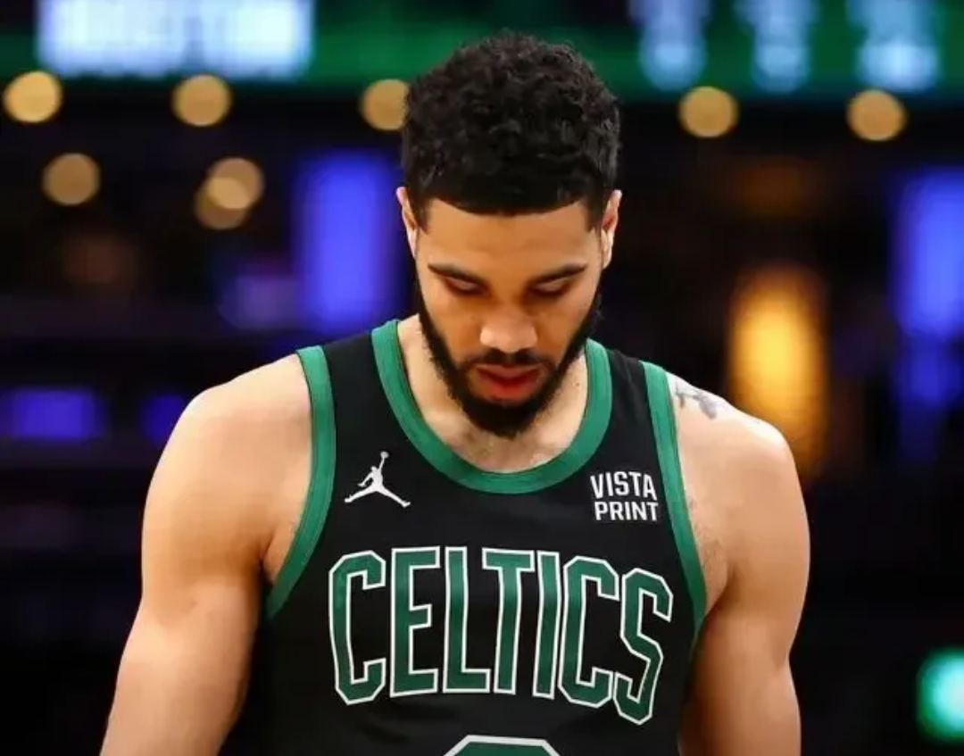 爱游戏入口 塔图姆新星夺冠表现突出，法国队前途光明！全场沸腾不已