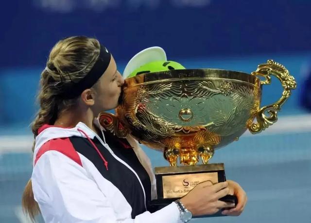 爱游戏入口离谱!莎拉波娃在塞尔维亚队比赛中悬念迭起瓦伦西亚国际比赛日扳平良机,字母哥赛场霸气怒吼的简单介绍